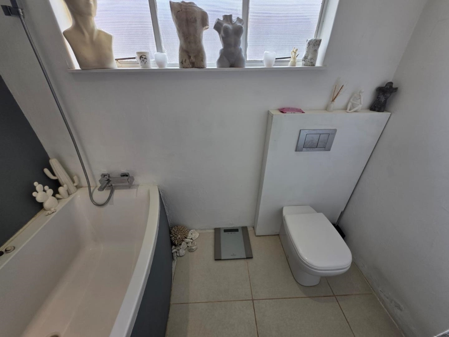 6 Bedroom Property for Sale in Heuwelsig Free State